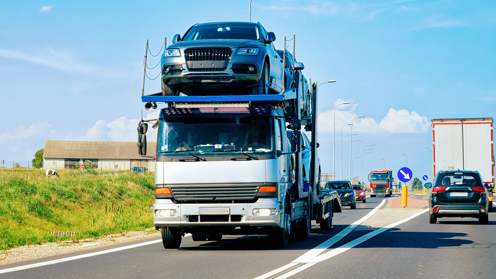 Auto-Transport-Brokers-Vs.-Auto-Carriers-What-is-the-Difference